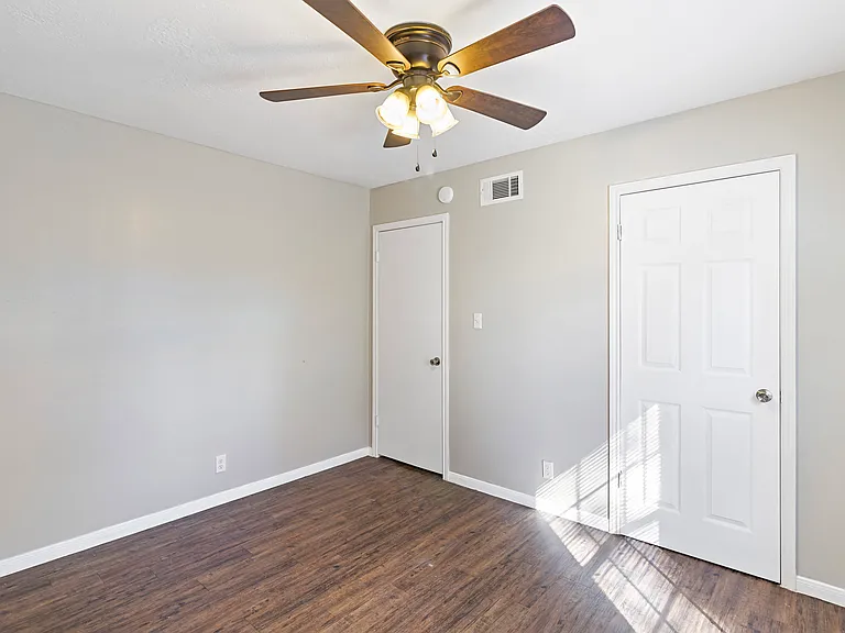 1702 Longview St #2 — Photo 7