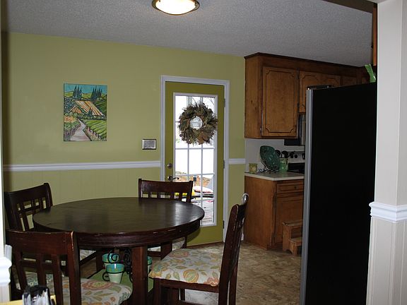 4th image of 409 Robinson Dr