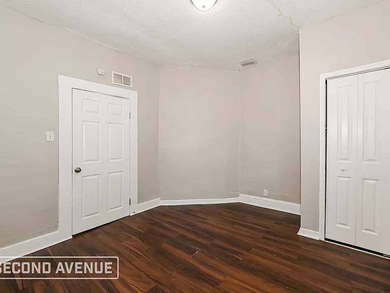 1548 W 23rd St — Photo 12