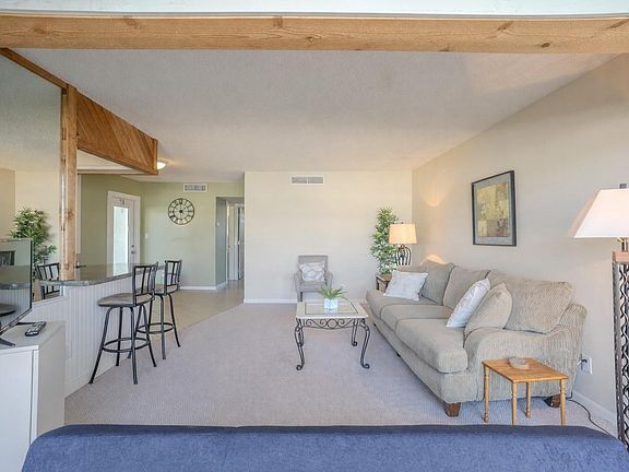 4th image of 2731 NE 14th Street Causeway #138