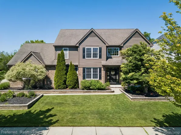 22751 Saint James Dr, Northville, MI 48167