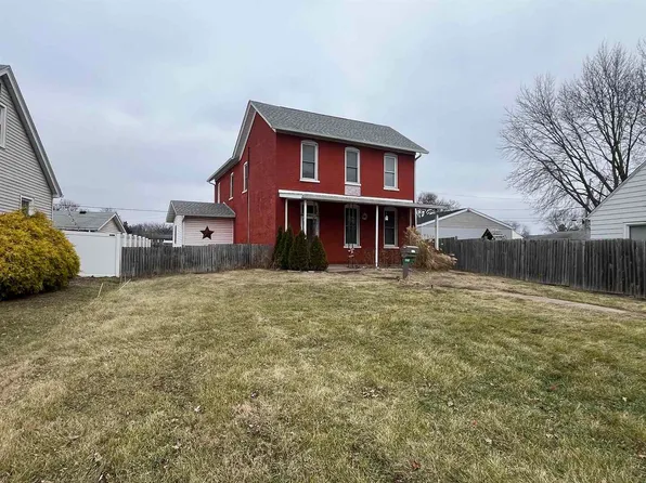 3302 Rockingham Rd, Davenport, IA 52802