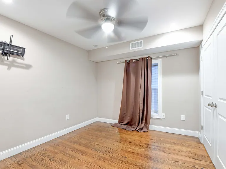 97 W 55th St #1 — Photo 30