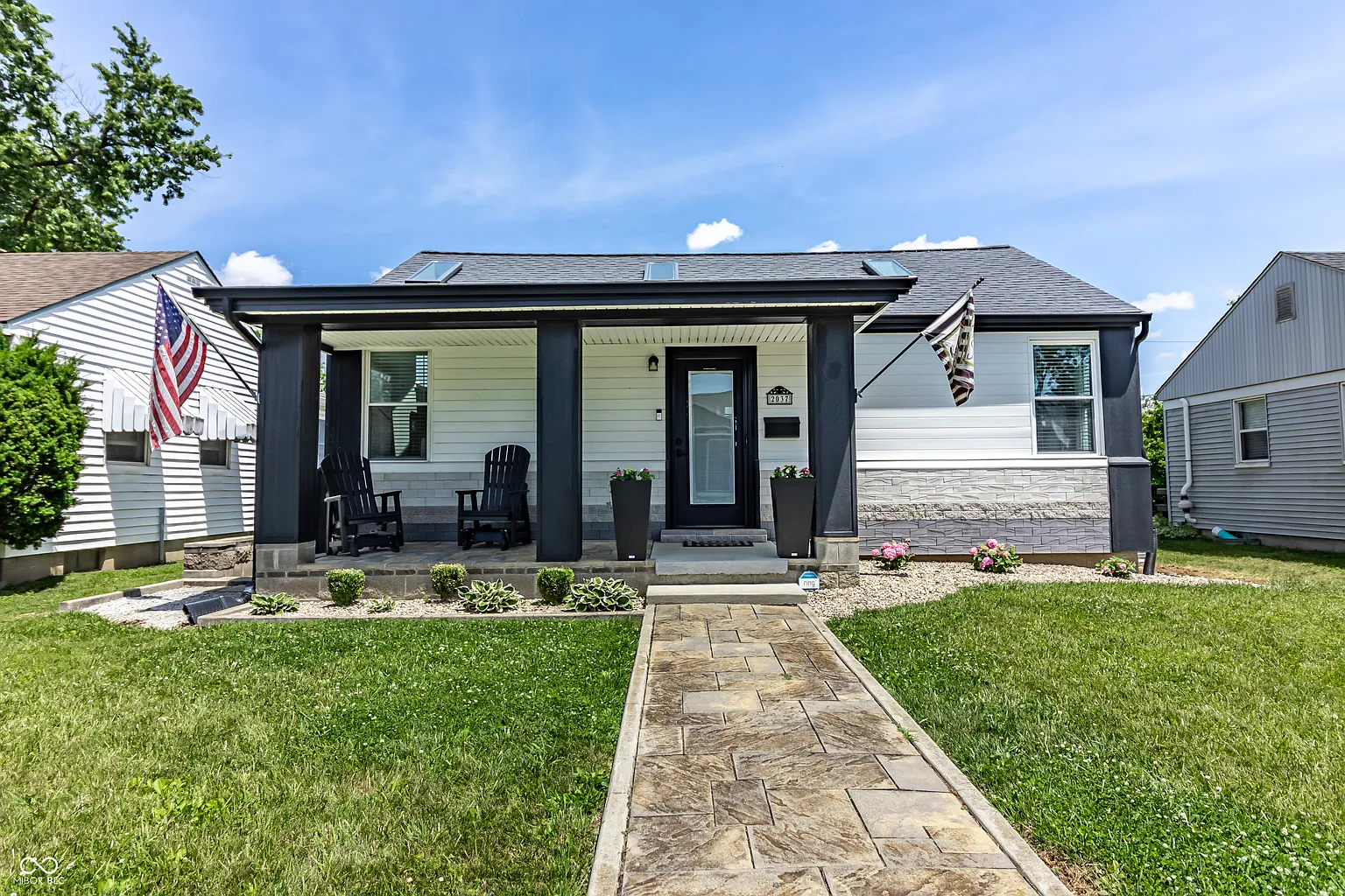 2037 Fisher Ave photo 1