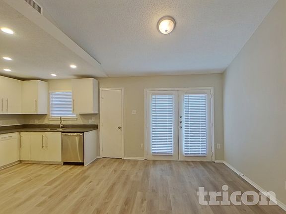 4th image of 837 Globe Ave