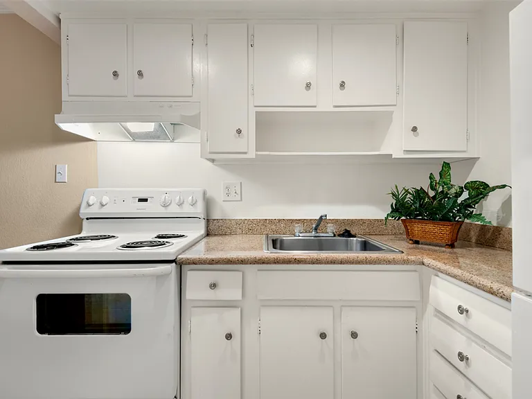 Stanford Garden Apartments — Photo 7