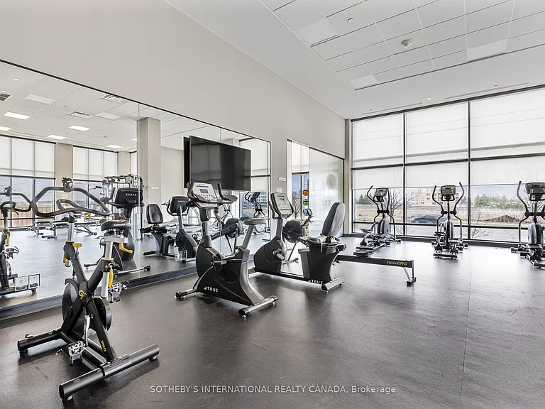 681 Yonge St #403 — Photo 11