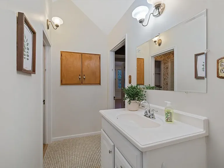 2097 Linden Ave — Photo 14