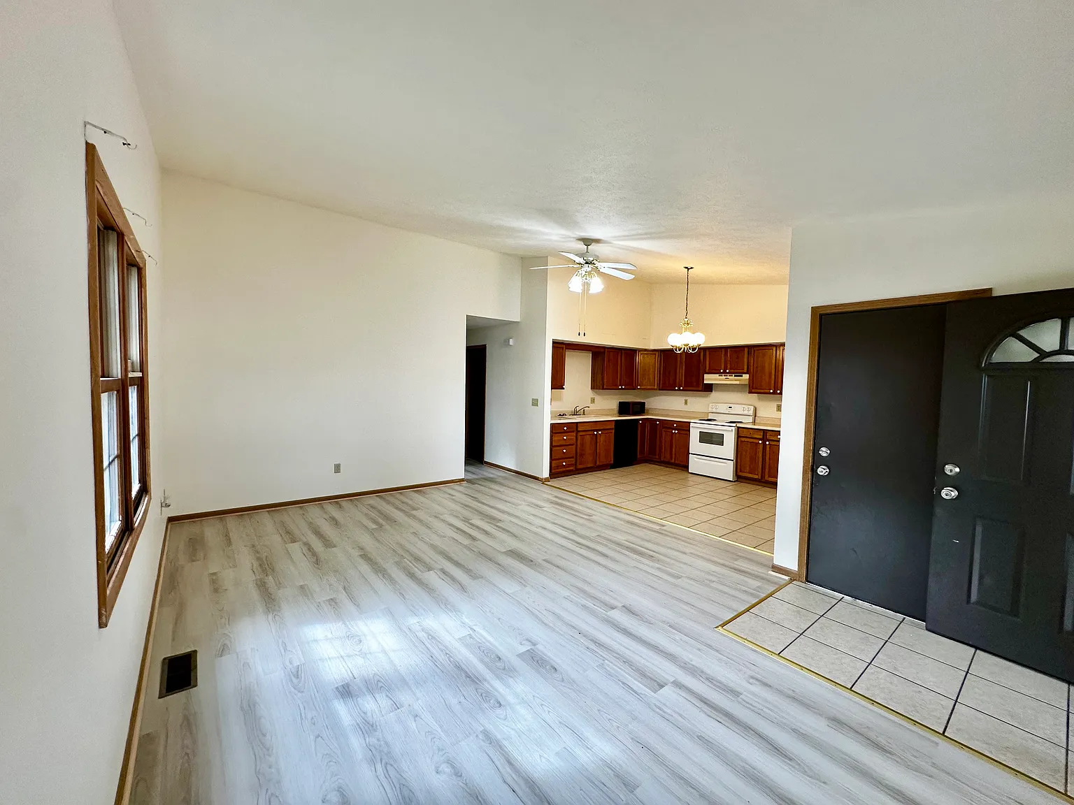 2 bed, 1000 sqft, $1,350 — Photo 4