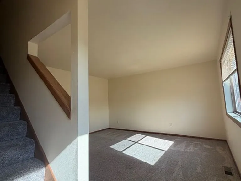 304 W Grant St — Photo 4