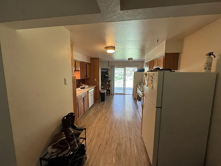 1720 NE Wheatland Dr — Photo 3