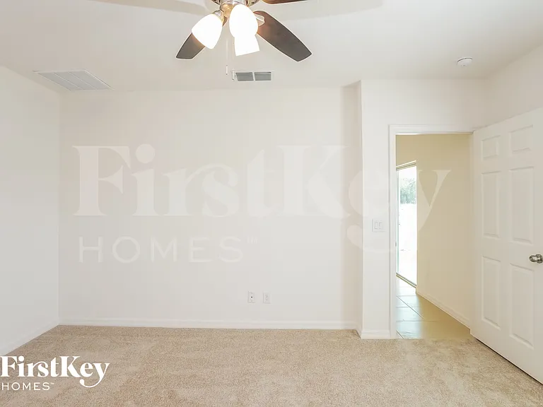 5086 Royal Point Ave — Photo 6
