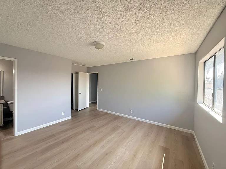 927 S Charlotte Ave — Photo 10