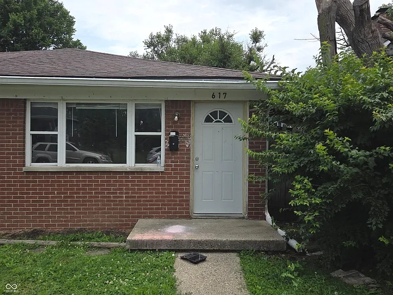 617 N Oxford St — Photo 2