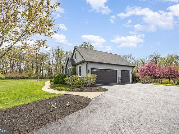 4th image of 115 Monument Dr