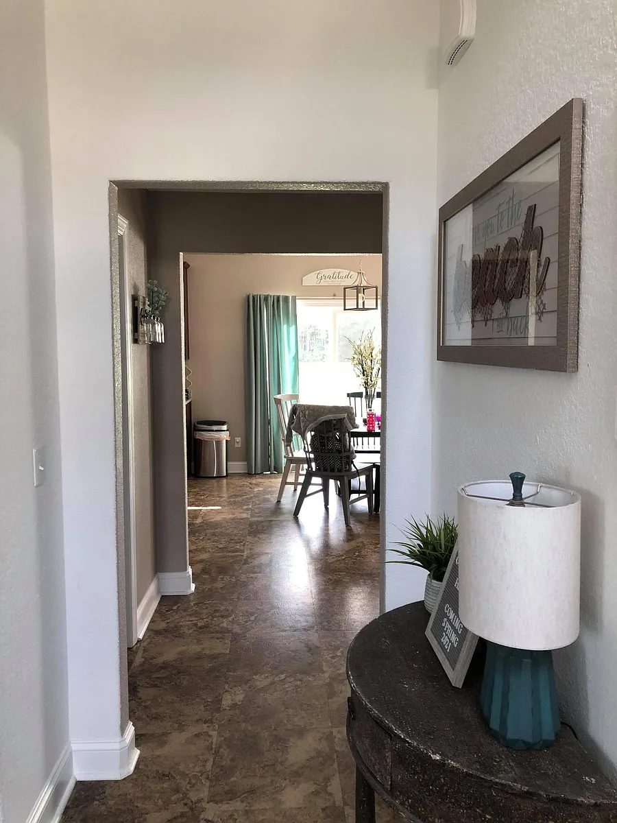 Front Entry Way - 122 Rosedale Dr