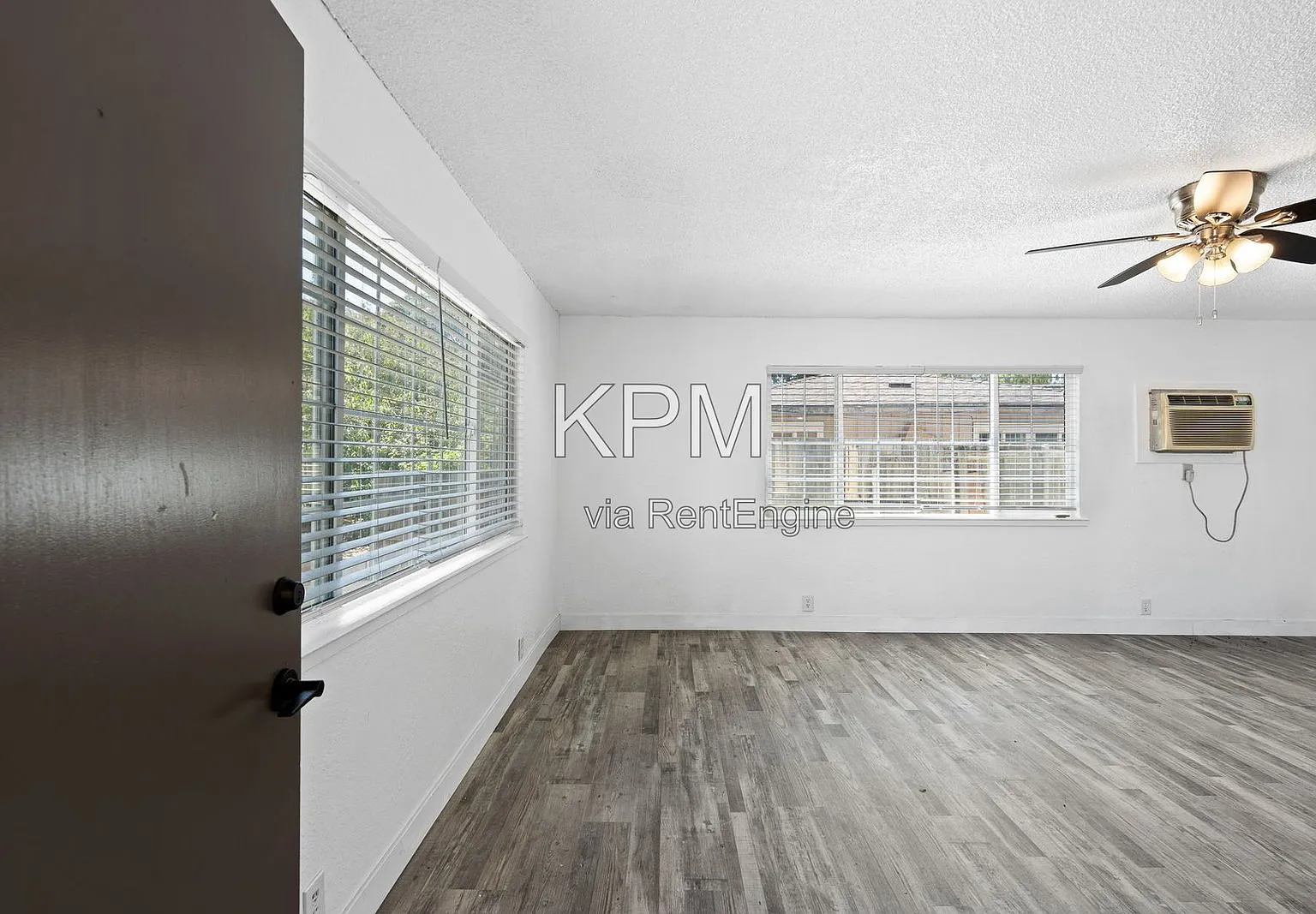 2 bed, 1.0 bath, 936 sqft, $1,800 — Photo 4