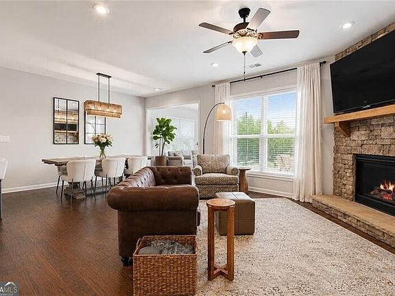 3rd image of 207 Gaston Ct