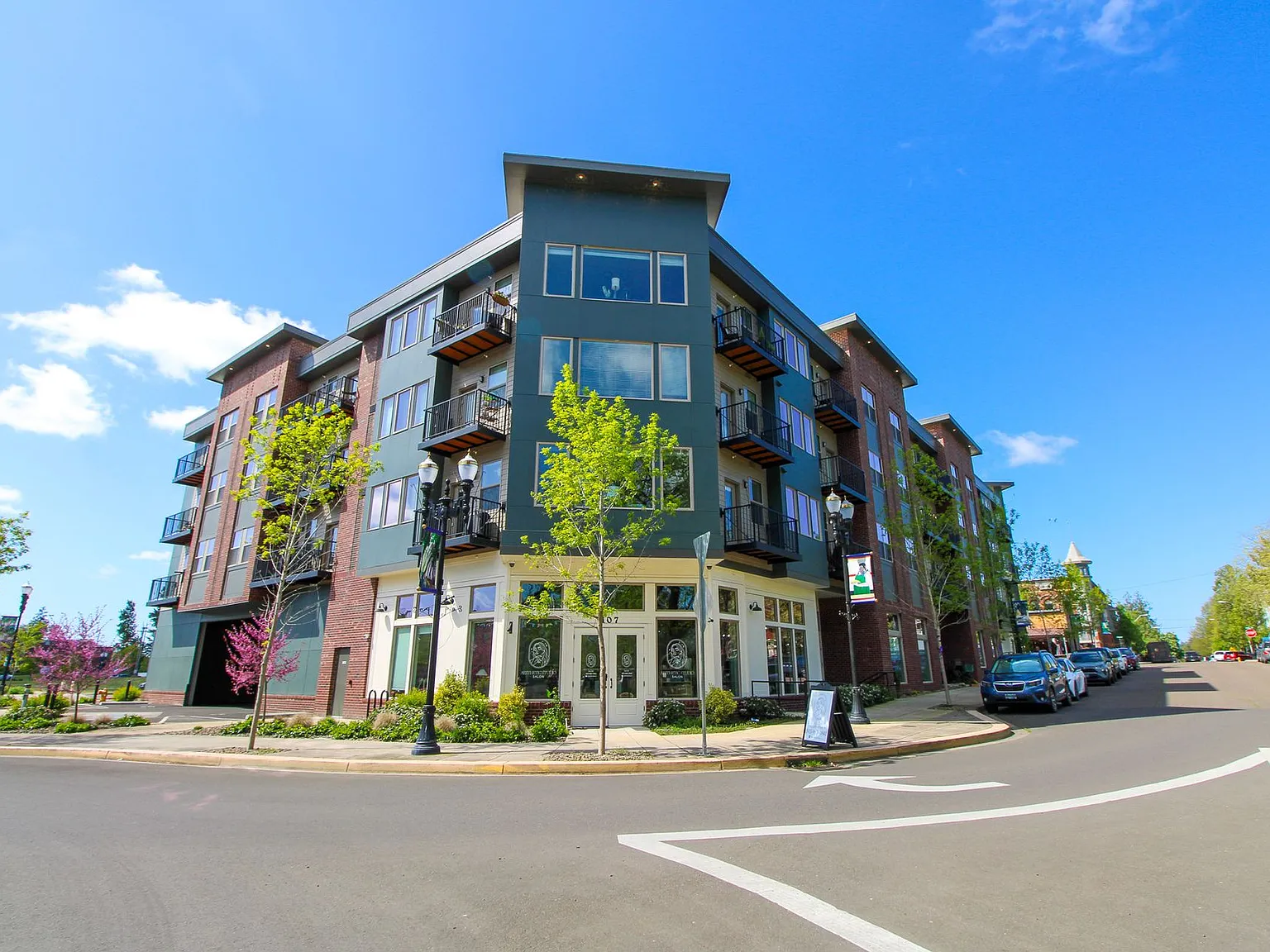 Modern Luxury Downtown Apartment ~ Osprey Point — Photo 1
