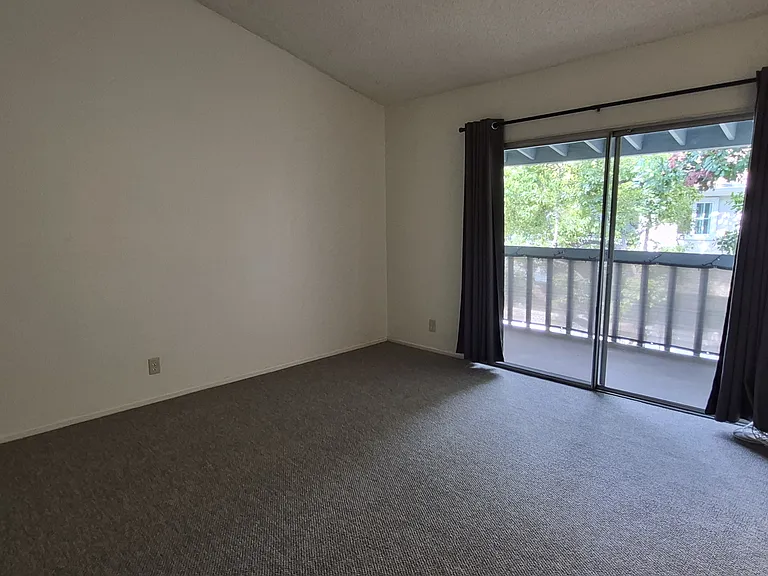 2673 Milton Ave #12 — Photo 28