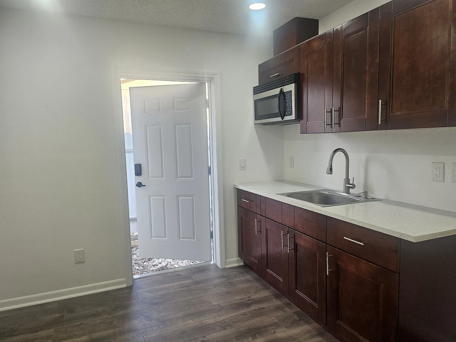 8267 Malvern Cir — Photo 3