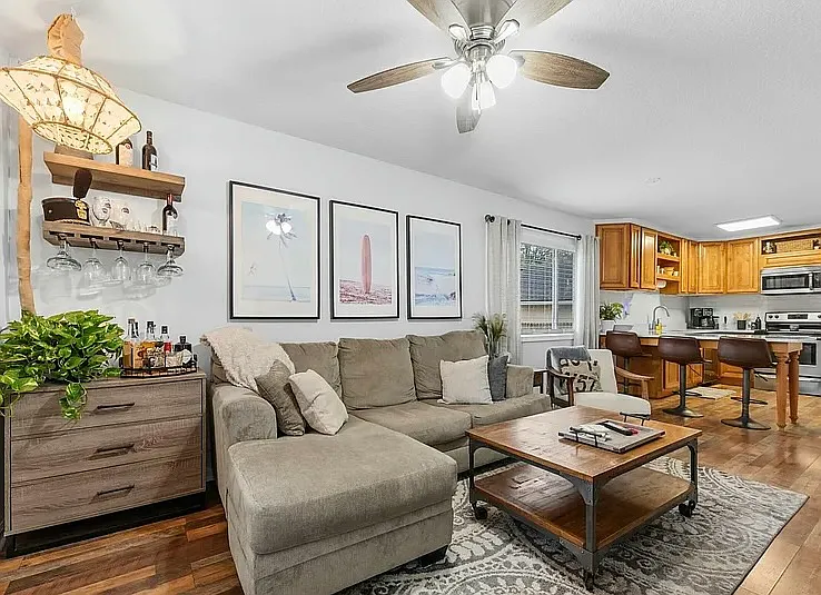 2 bed, 1.5 bath, 900 sqft, $2,300 — Photo 3