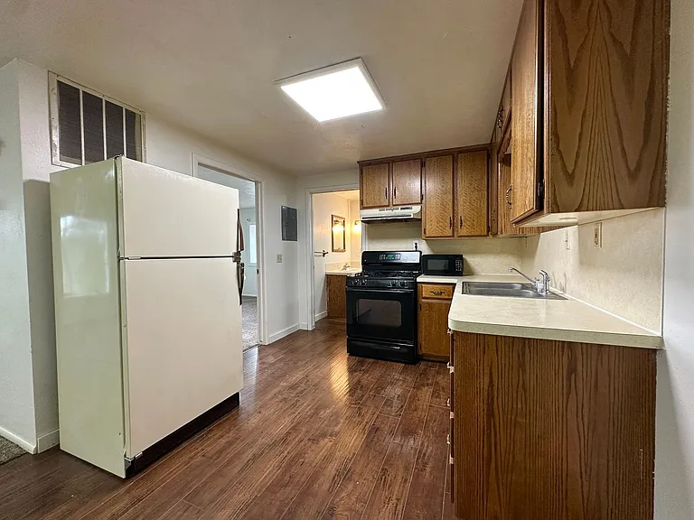 237 E 2 N — Photo 7