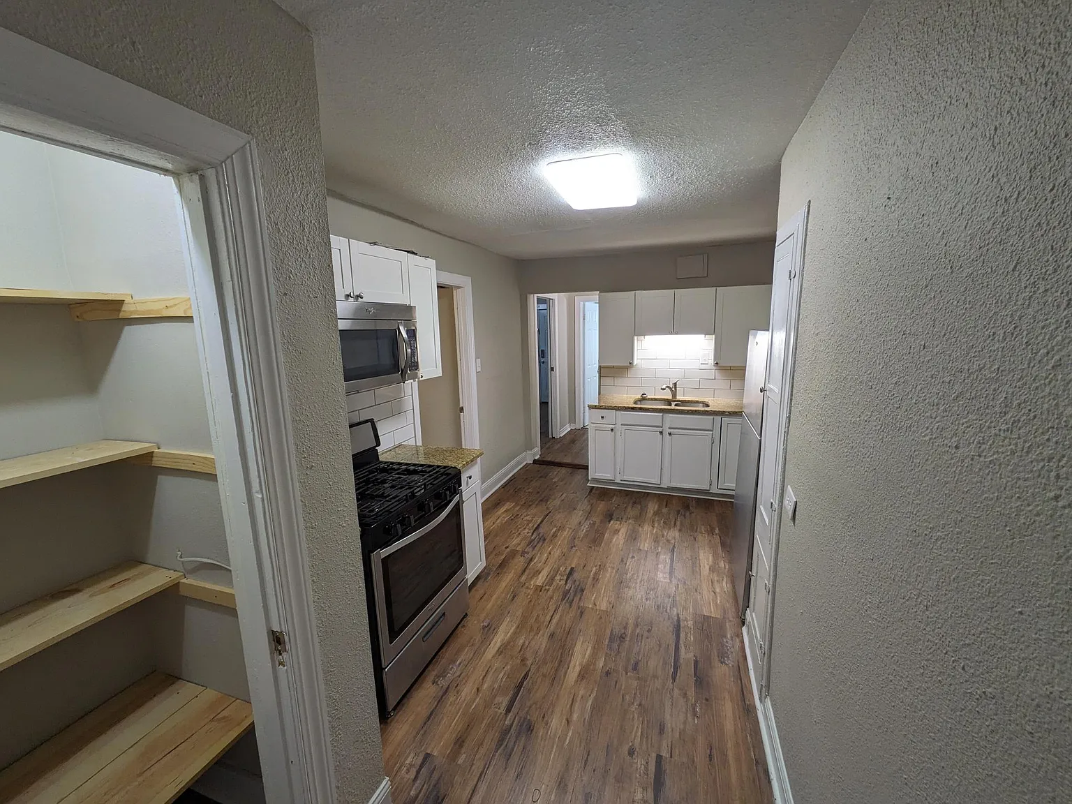 2 bed, 800 sqft, $1,550 — Photo 2