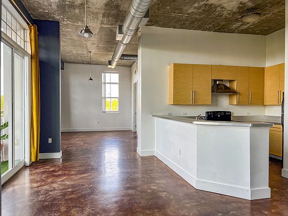 2nd image of 1791 NE Miami Gardens Dr APT 304