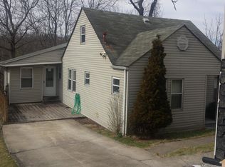 112 1/2 Beverley St, Beckley, WV 25801