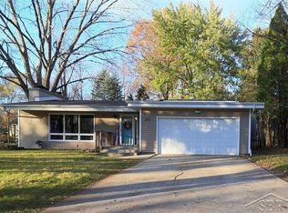 2113 Brookfield Dr, Midland, MI 48642
