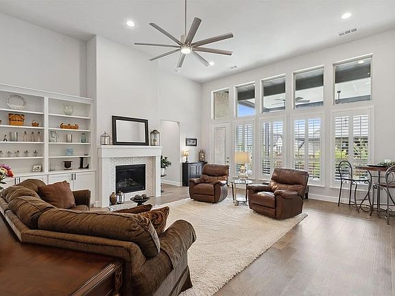 Living rm w/wall of windows