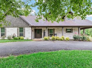 1010 Pineglen Dr, Sour Lake, TX 77659