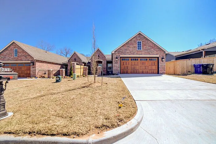 7724 S Chestnut Ave — Photo 1