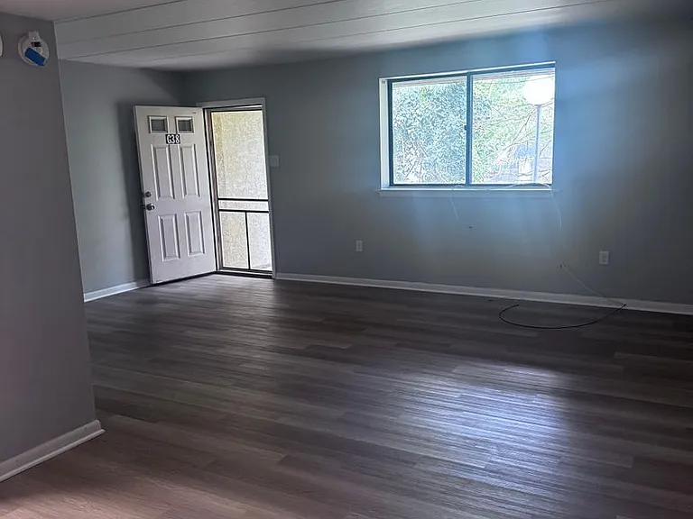 Valley Brook Apartments — Photo 6
