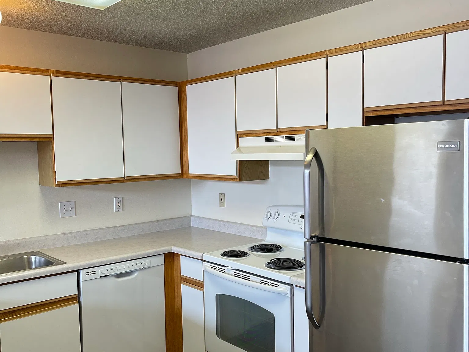 4 bed, $2,373 — Photo 2
