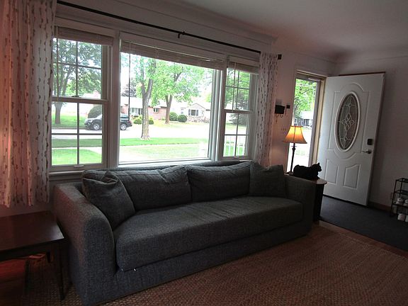 3rd image of 302 S 12th St
