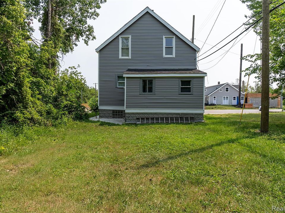 1st image of 9325 E Warren Ave