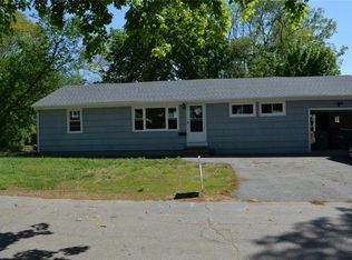 92 Roosevelt St, Warwick, RI 02888
