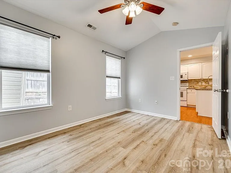 2052 Shady Pond Dr — Photo 14