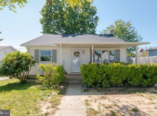 102 Dihedral Dr, Middle River, MD 21220