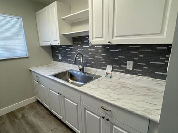 4th image of 830 E Tiffany Dr APT 4