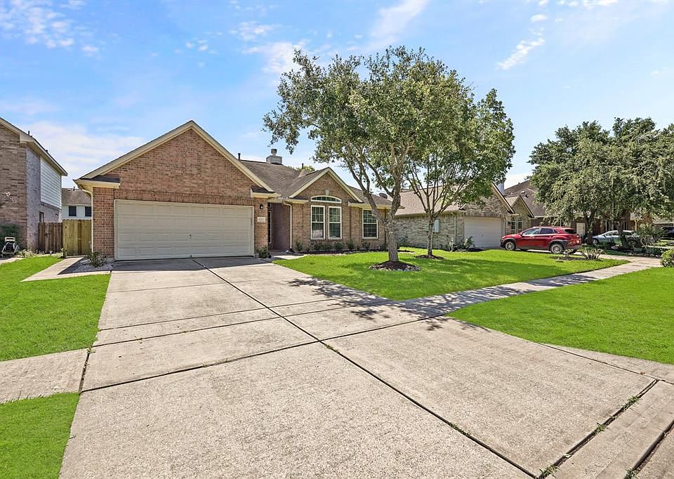 1st image of 548 Green Cedar Dr
