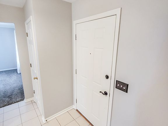3rd image of 505 Country Walk Dr
