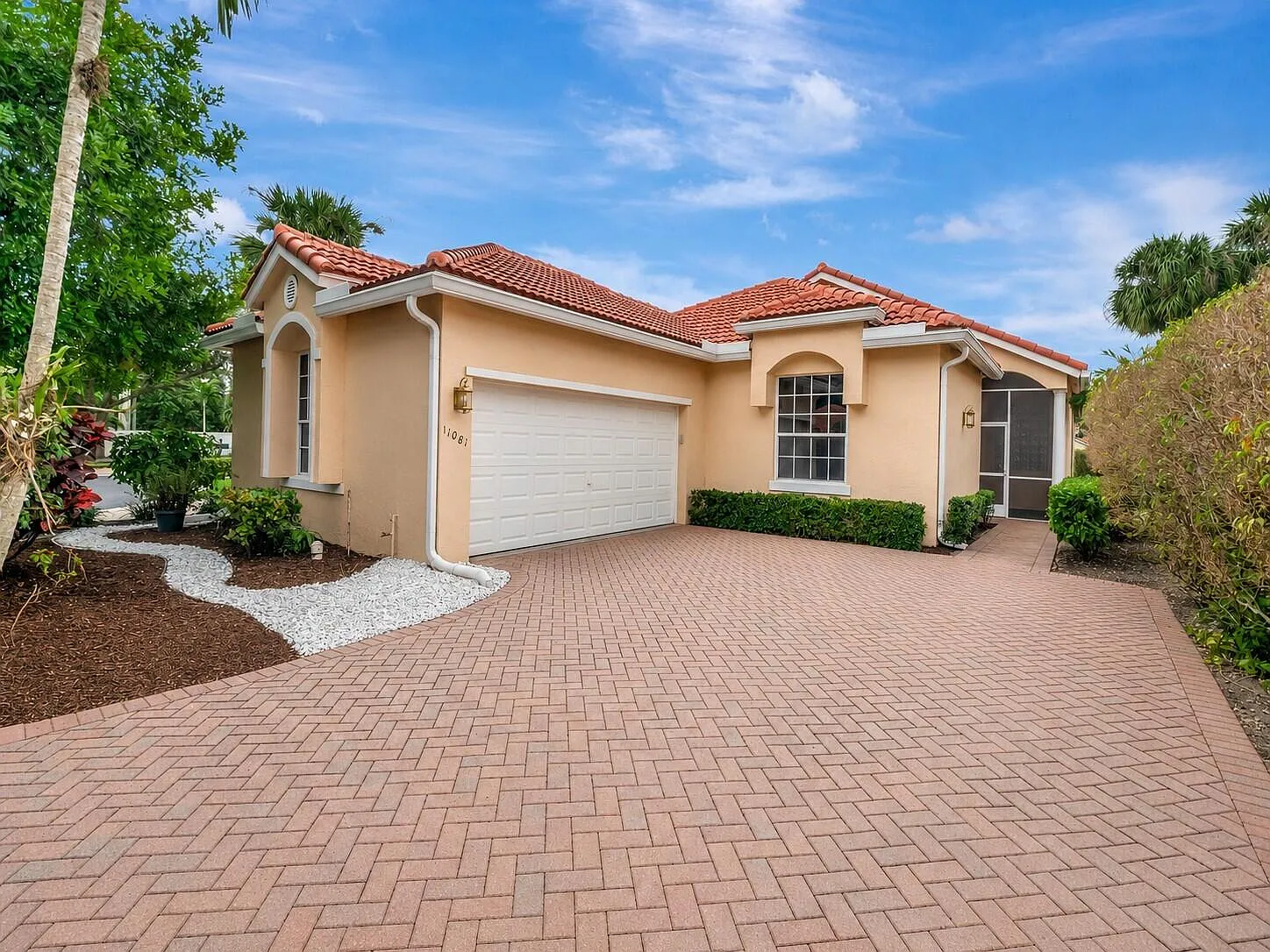 3 bed, 2.5 bath, 2264 sqft, $3,600 — Photo 1