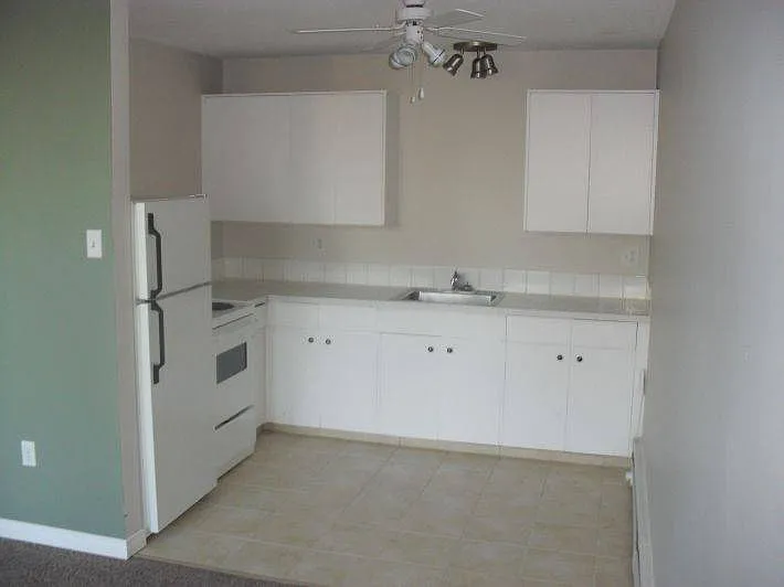 Crestview Apartments — Photo 3