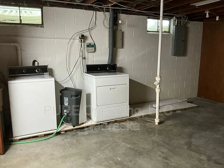 7602 Parker St — Photo 14