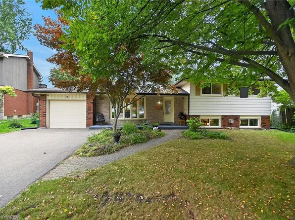 15 Canary Dr, Brantford, ON N3R 6G2