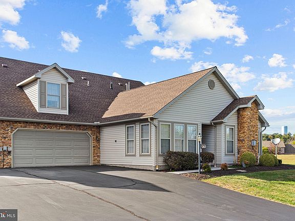 3rd image of 1361 Wellington Dr #D3