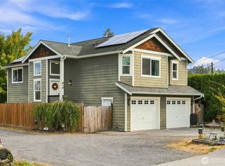109 E Pioneer St, Granite Falls, WA 98252